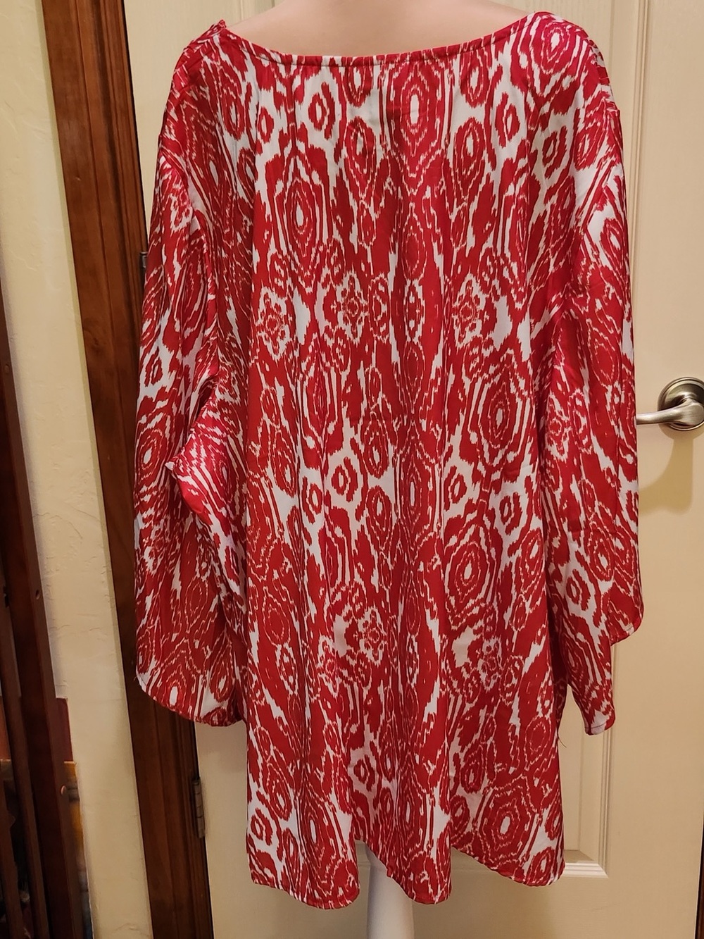 Catherines Bold Red and White Ikat Diamond Pattern Tunic Flowy Sleeves 26/28W 3X - Picture 3 of 7